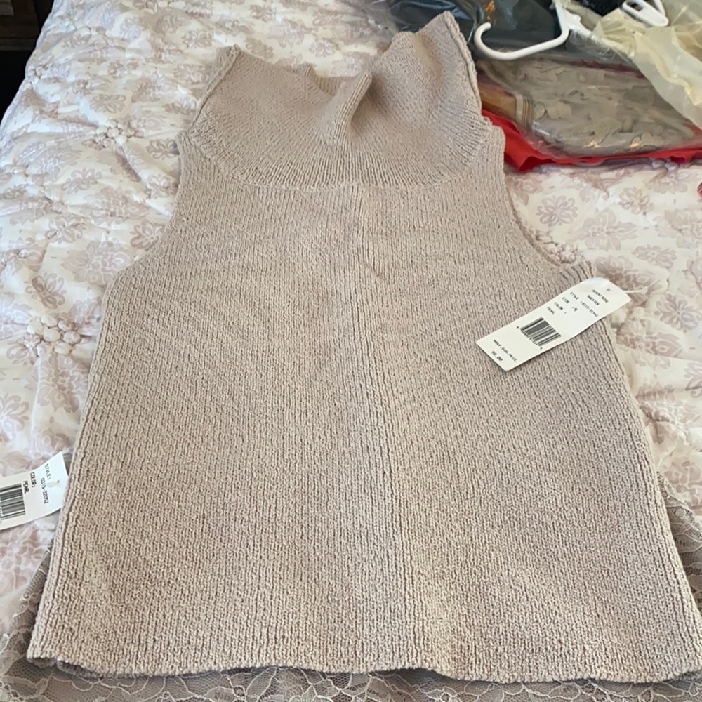 New with tags sleeveless sweater and lace skirt